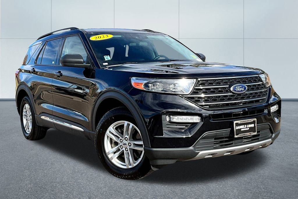 Used 2023 Ford Explorer XLT w/ Equipment Group 202A image 11