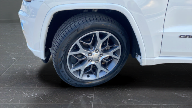 Used 2020 Jeep Grand Cherokee Overland AWD/4WD image 38