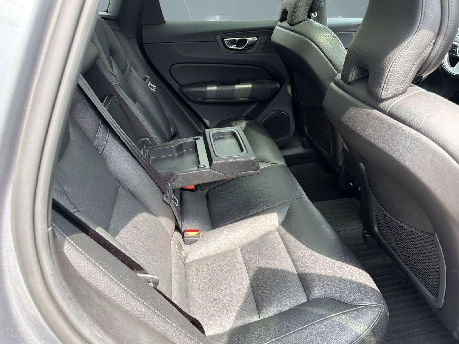 Used 2019 Volvo XC60 T5 Momentum w/ Premium Package FWD image 25