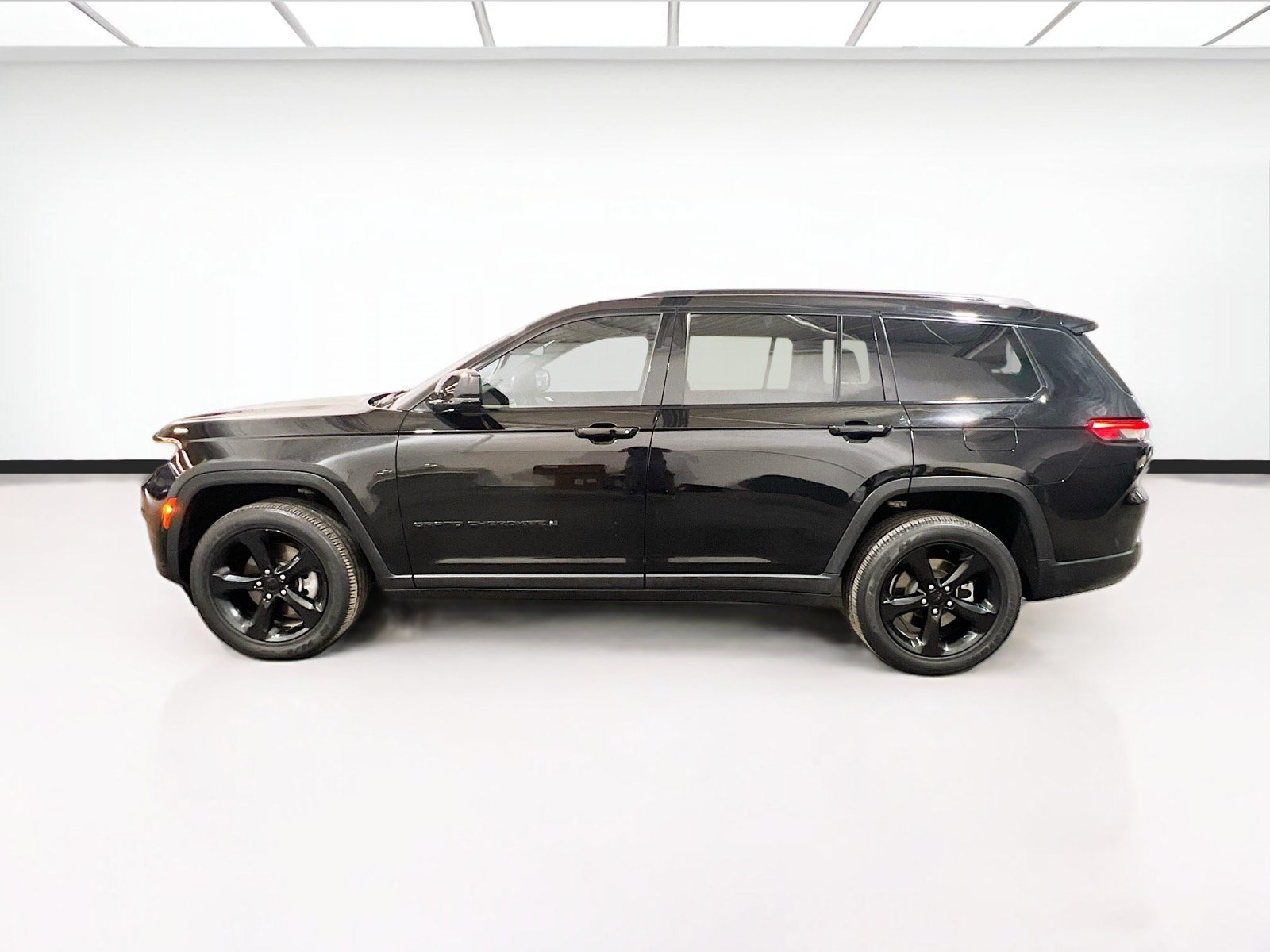 Used 2022 Jeep Grand Cherokee L Laredo RWD image 22