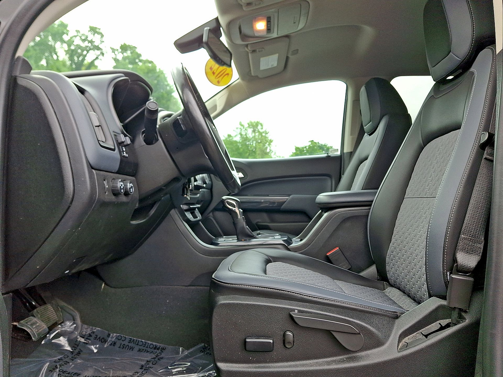 Used 2022 Chevrolet Colorado Z71 AWD/4WD image 11