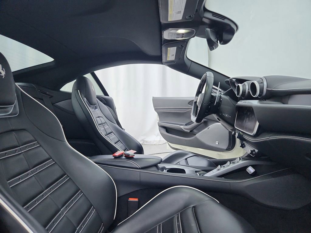 Used 2020 Ferrari Portofino Base image 31