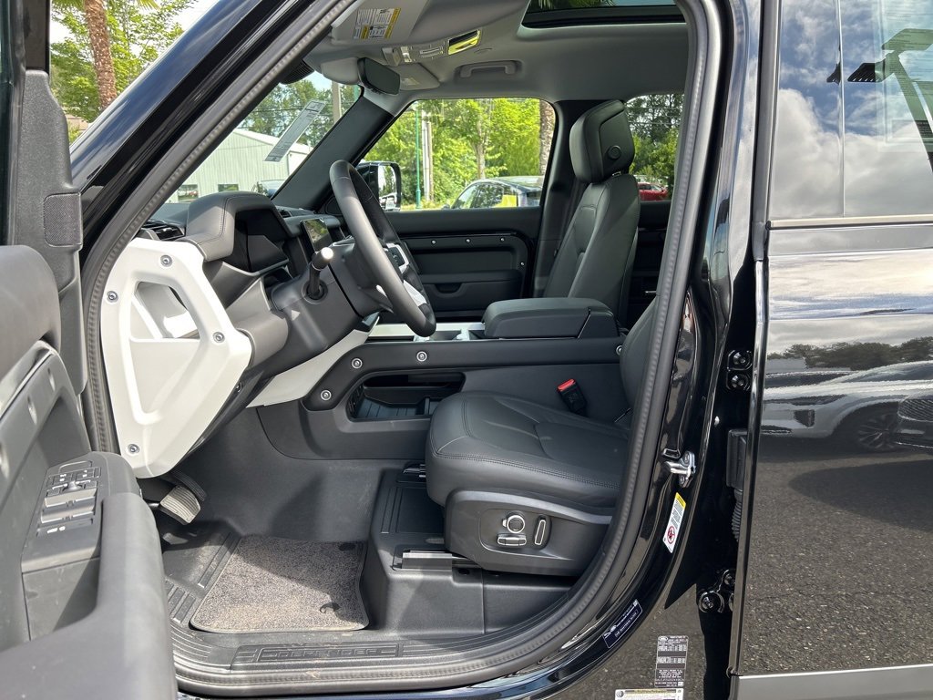 New 2025 Land Rover Defender 130 S image 4