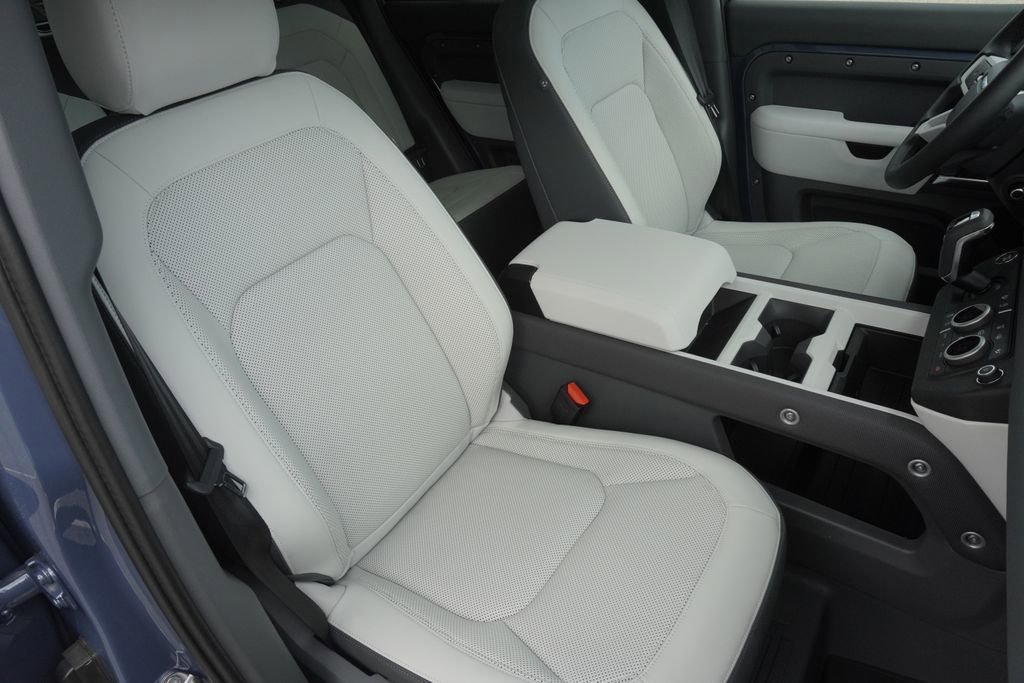 New 2025 Land Rover Defender 110 S image 24