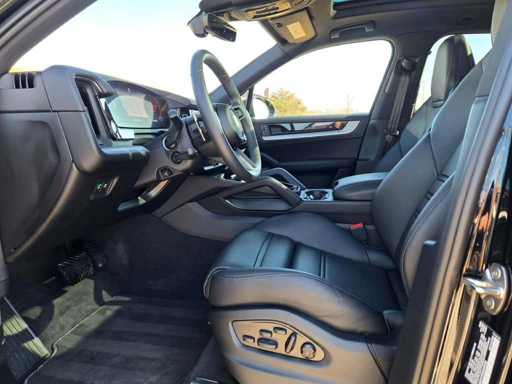 Certified 2025 Porsche Cayenne image 20