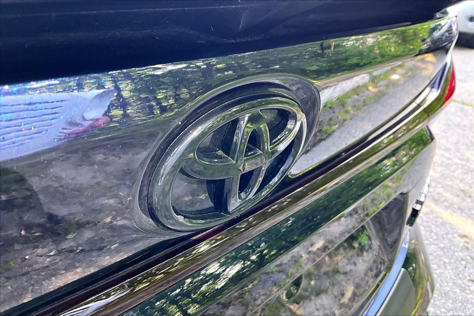 Certified 2025 Toyota Corolla XSE FWD image 30