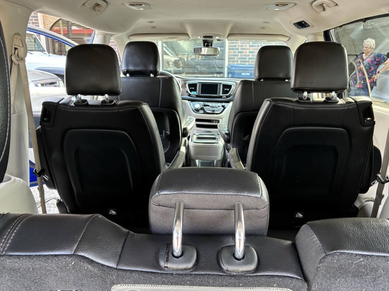 Used 2019 Chrysler Pacifica Touring-L FWD image 21