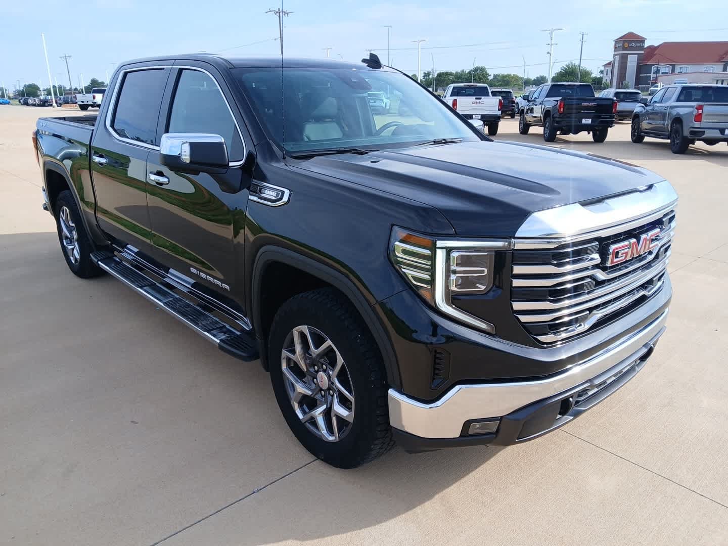 Used 2024 GMC Sierra 1500 SLT w/ SLT Premium Package AWD/4WD image 13
