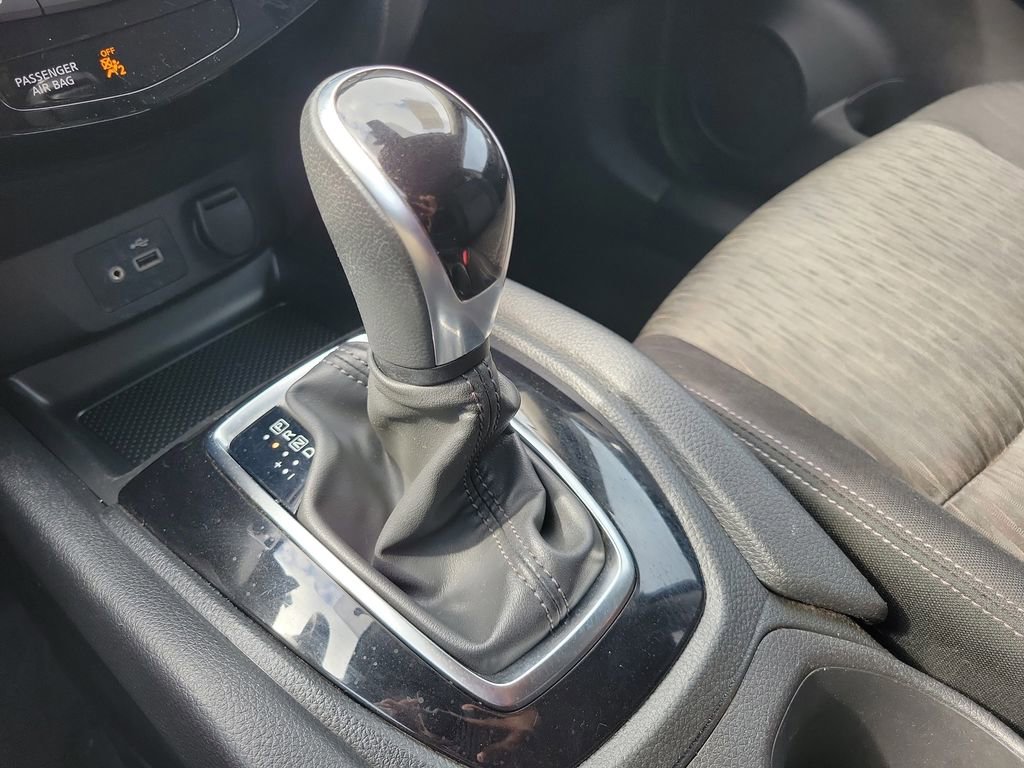 Certified 2020 Nissan Rogue SV FWD image 33