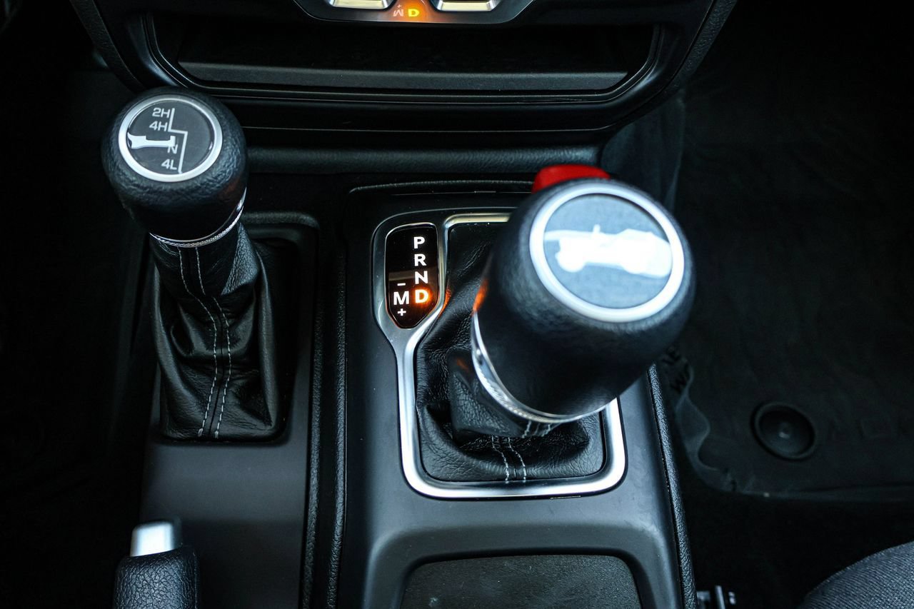 Used 2024 Jeep Wrangler Sport AWD/4WD image 28
