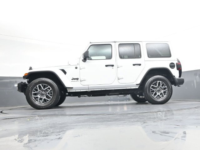 Used 2025 Jeep Wrangler Unlimited Sahara AWD/4WD image 36