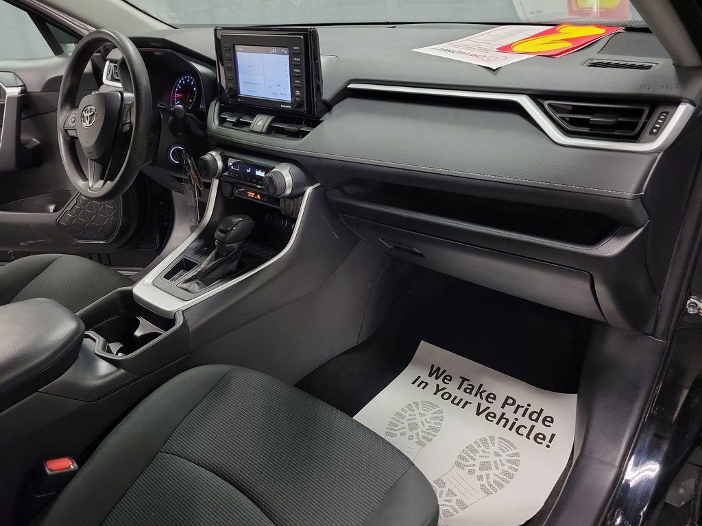 Used 2020 Toyota RAV4 LE image 23