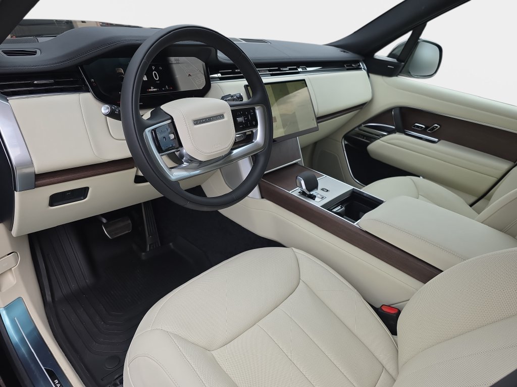 New 2026 Land Rover Range Rover Long Wheelbase SE AWD/4WD image 13