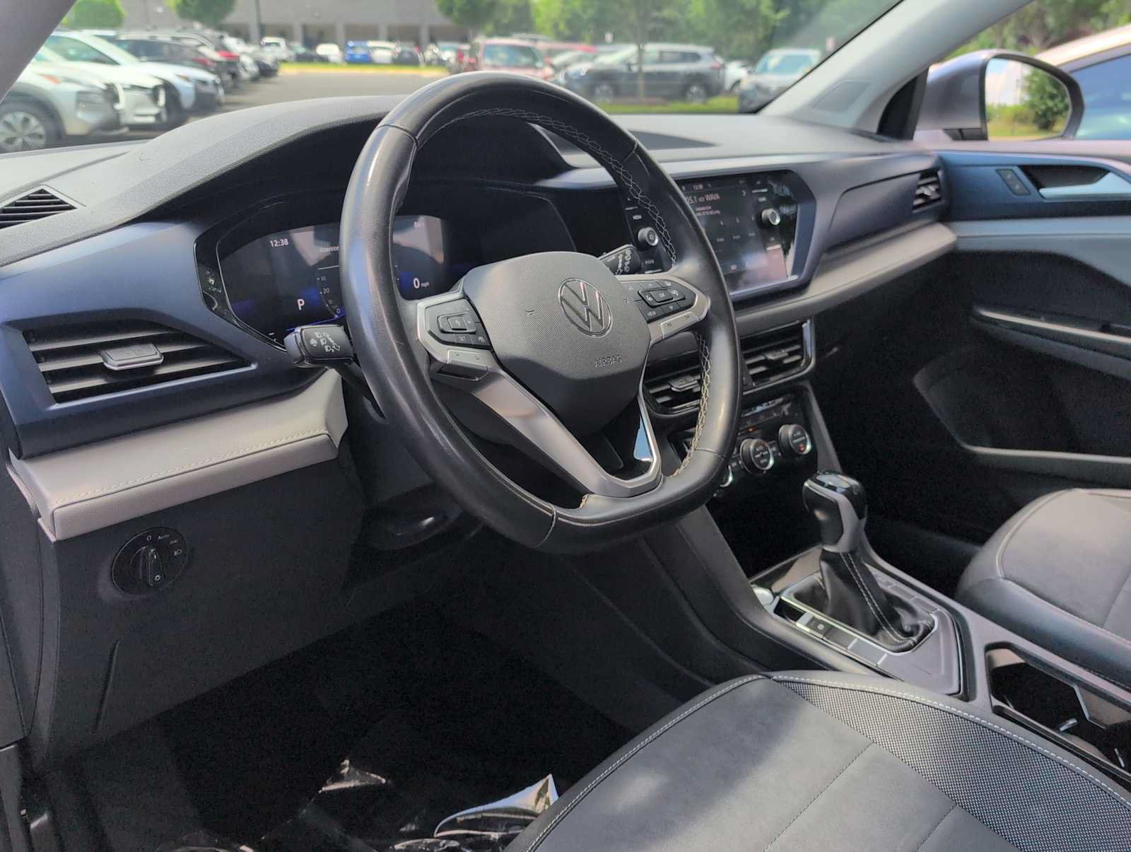 Used 2024 Volkswagen Taos SE FWD image 10