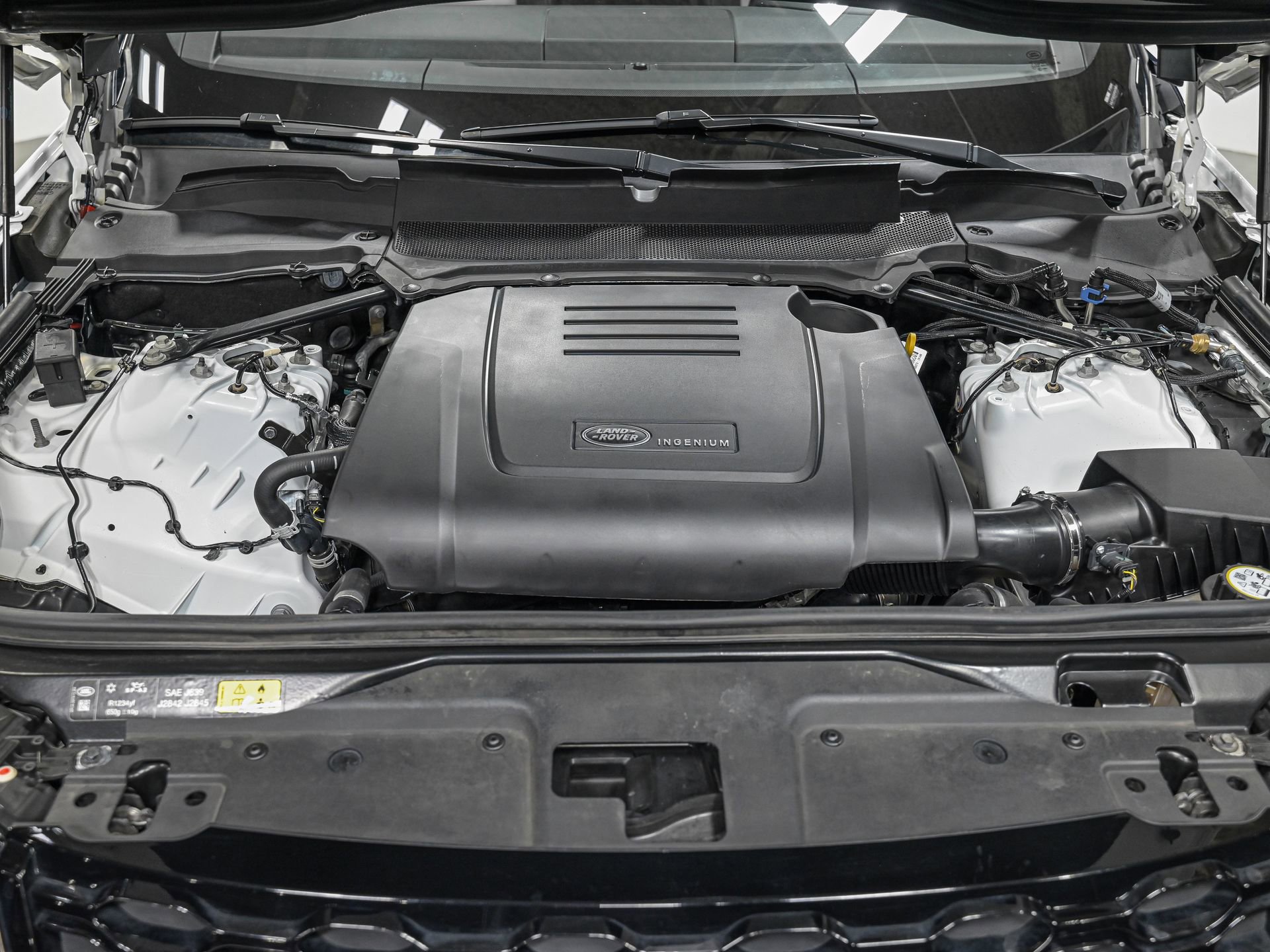 Used 2023 Land Rover Discovery S R-Dynamic image 11