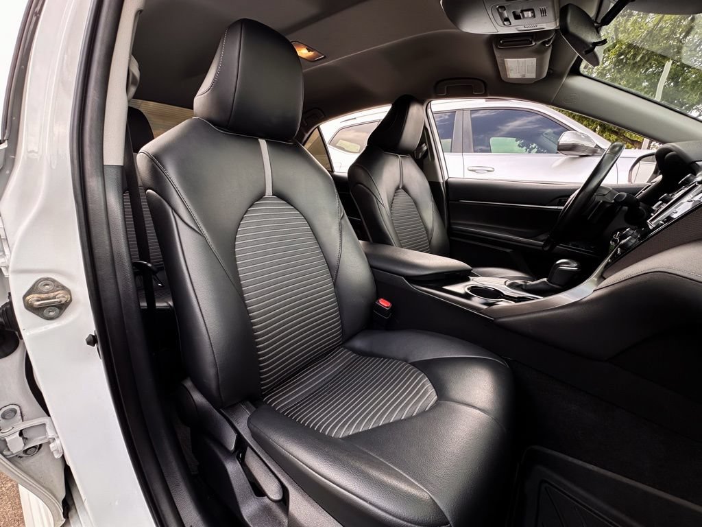 Used 2020 Toyota Camry SE FWD image 22