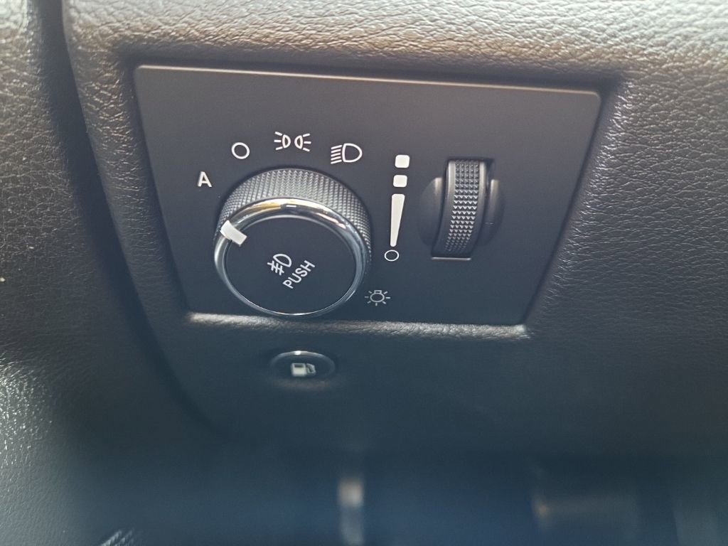 Used 2019 Jeep Grand Cherokee Altitude image 38