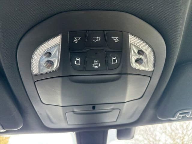 Used 2018 Chrysler Pacifica Touring-L w/ Premium Audio Group image 38