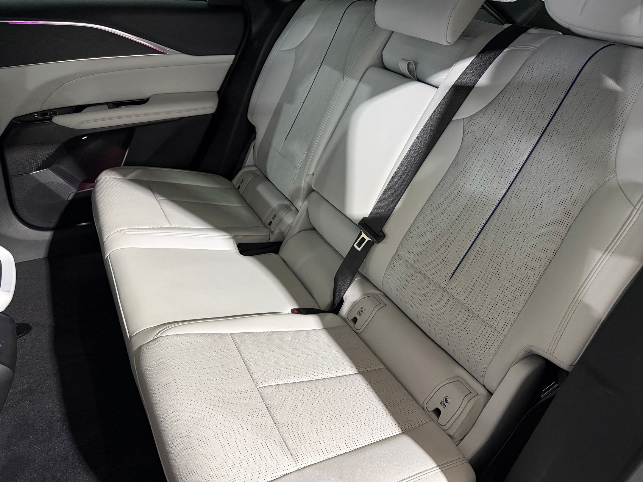Certified 2024 Cadillac Lyriq Luxury AWD/4WD image 20