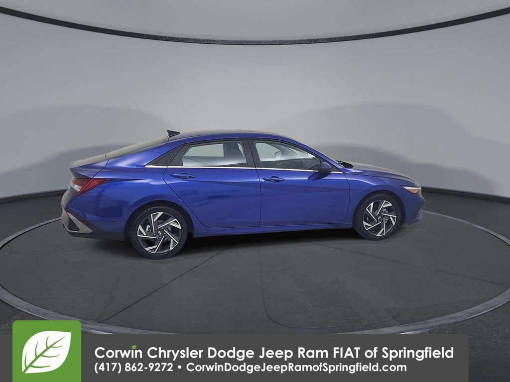 Used 2025 Hyundai Elantra SEL image 16