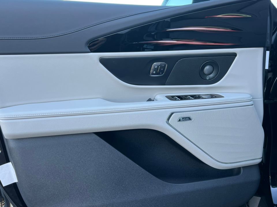 New 2026 Lincoln Nautilus Premier w/ Equipment Group 102A AWD/4WD image 13