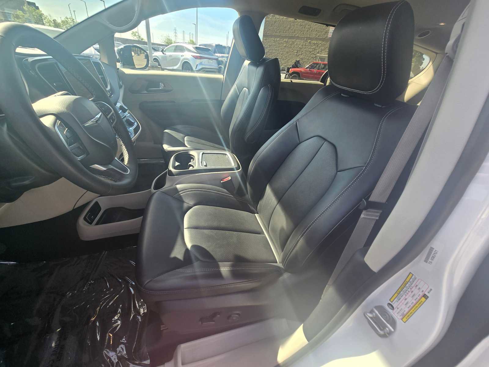 Used 2024 Chrysler Pacifica Touring-L image 23