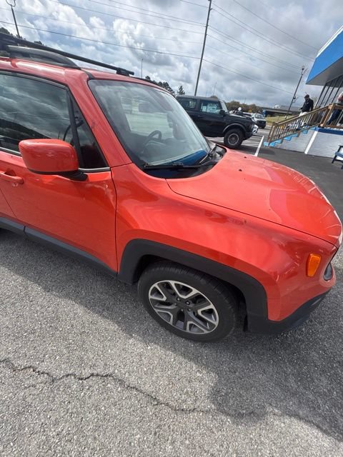 Used 2016 Jeep Renegade Latitude FWD image 14