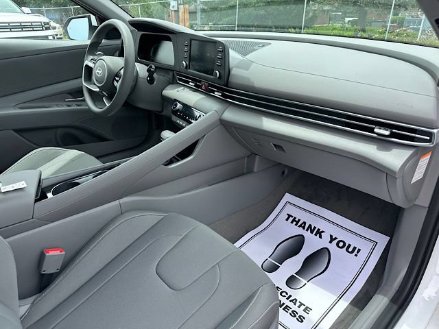 New 2026 Hyundai Elantra Hybrid FWD image 17