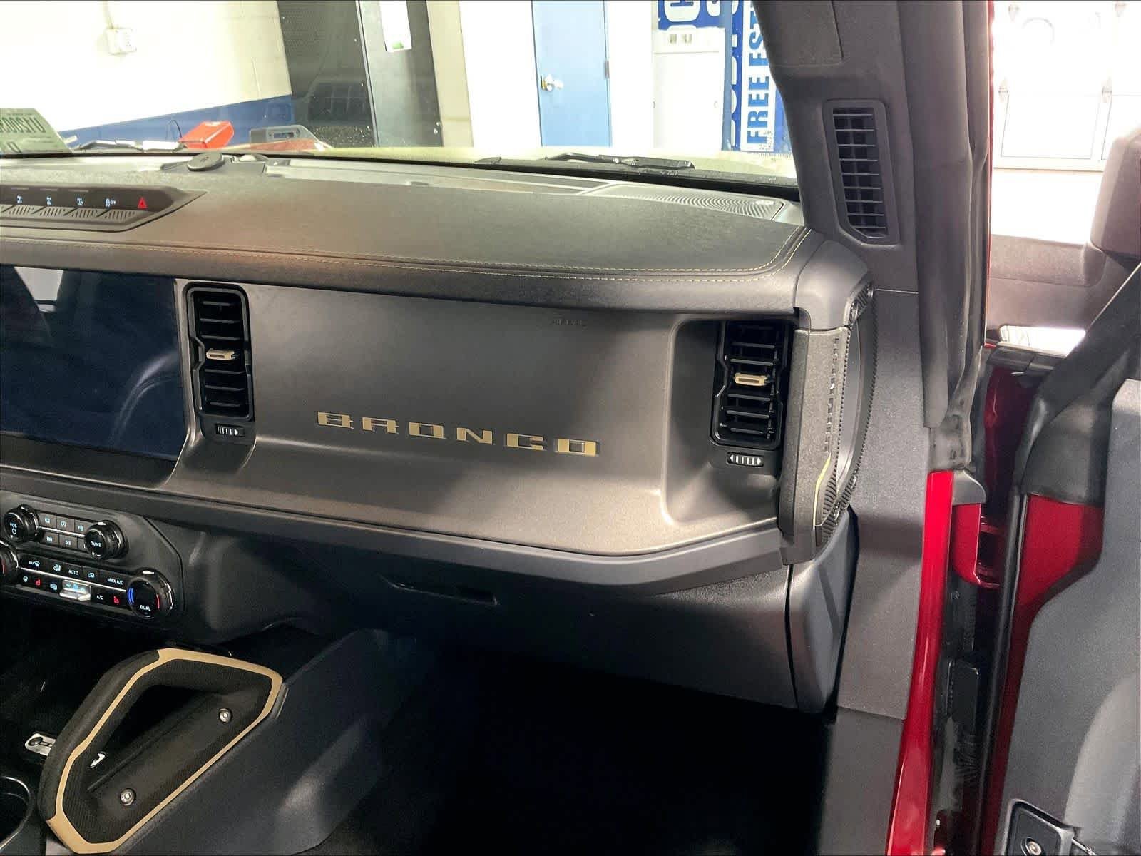 Used 2025 Ford Bronco Badlands AWD/4WD image 13
