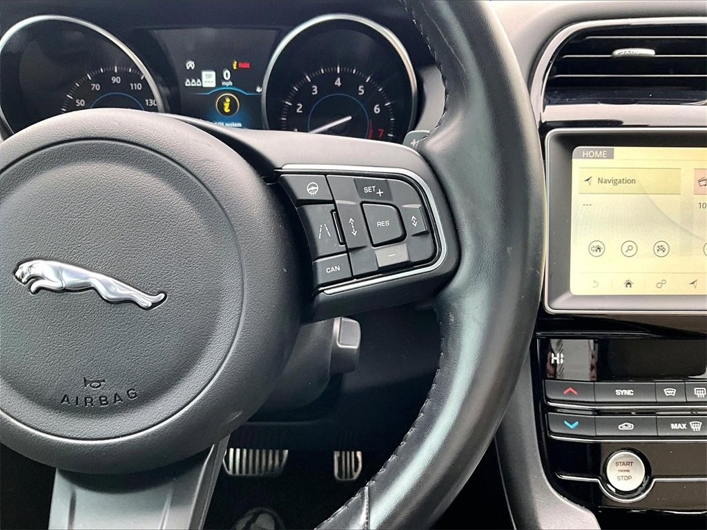 Used 2019 Jaguar F-PACE Premium image 16