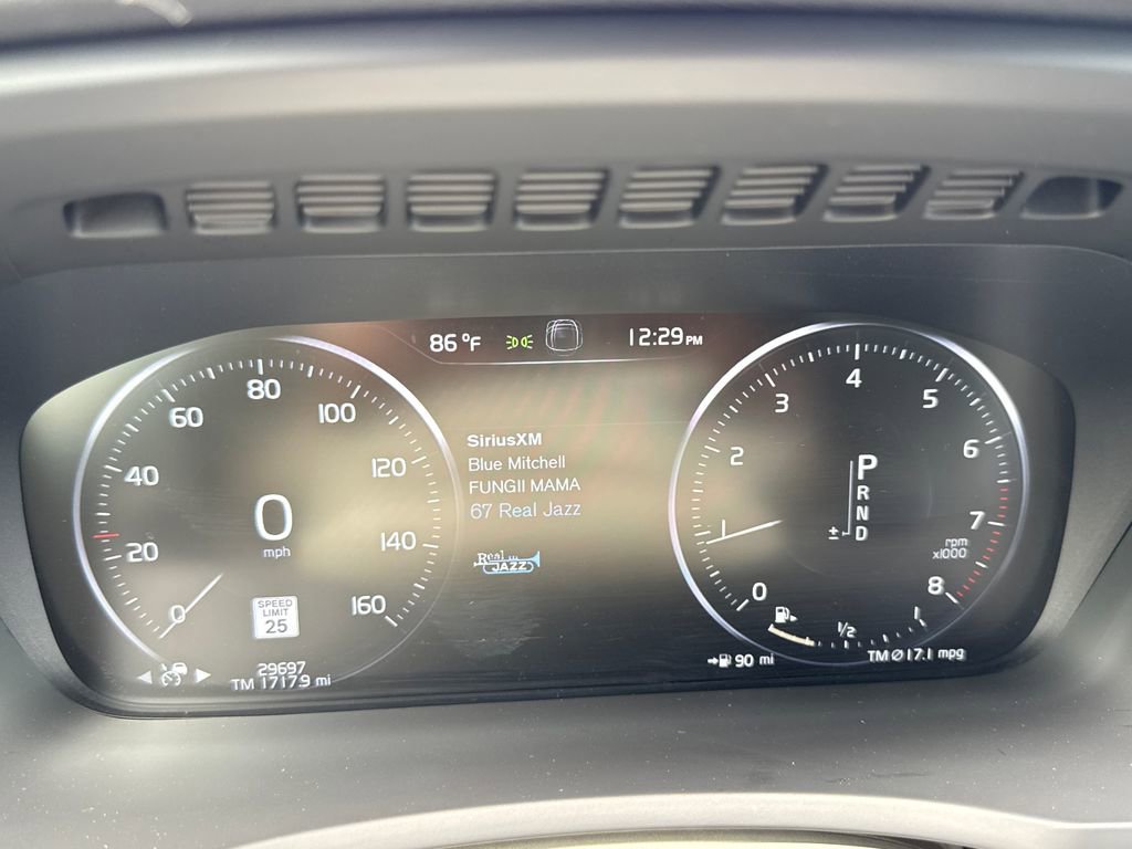 Used 2022 Volvo XC90 T5 Momentum w/ Protection Package Premier image 17