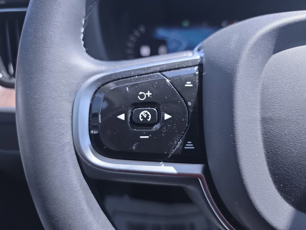 Certified 2023 Volvo XC60 T8 Plus AWD/4WD image 19