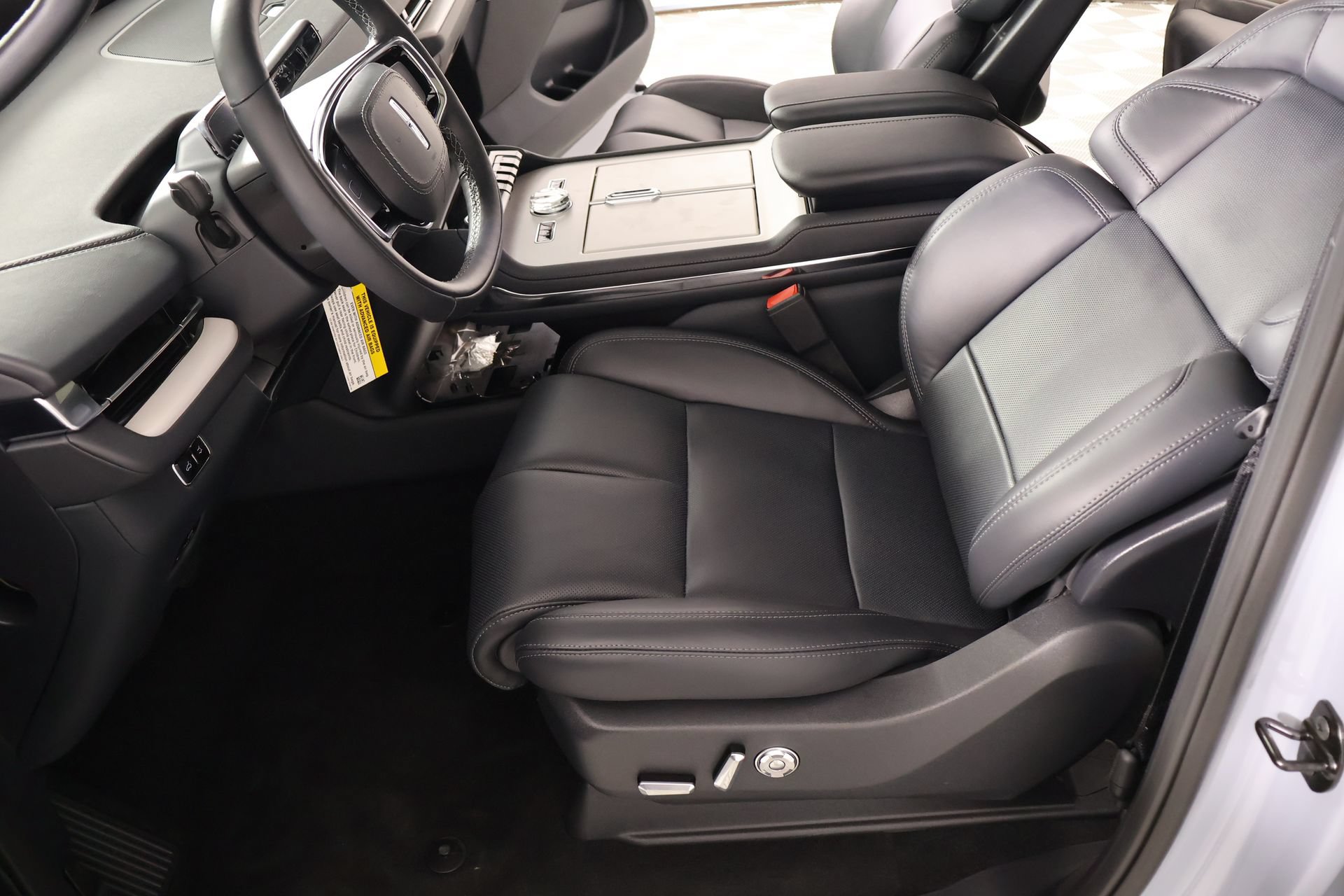 New 2027 Lincoln Navigator Reserve w/ Jet Appearance Package AWD/4WD image 11