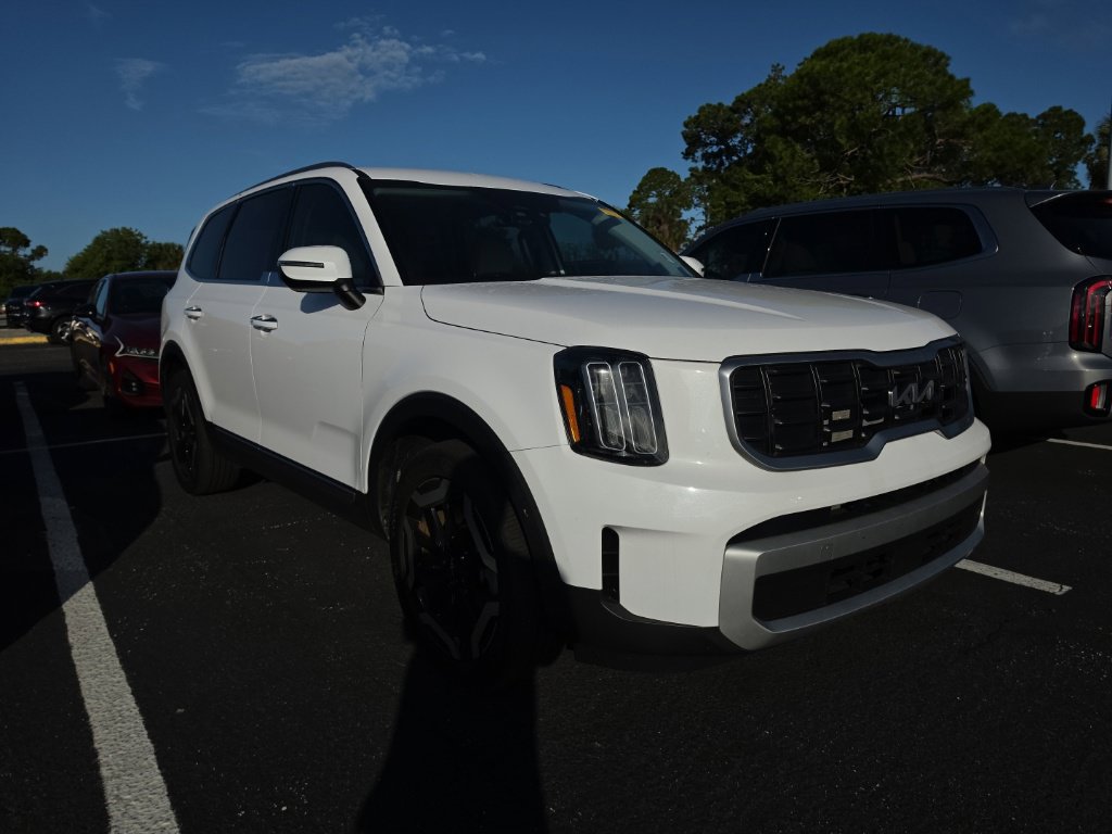 Certified 2024 Kia Telluride S FWD image 1