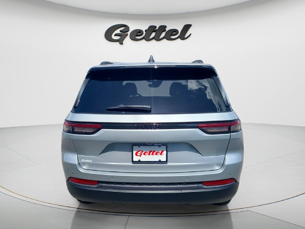 Used 2026 Jeep Grand Cherokee Altitude RWD image 6
