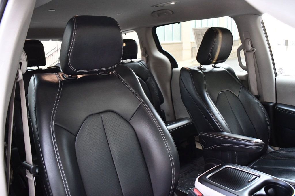 Used 2022 Chrysler Pacifica Touring-L image 24