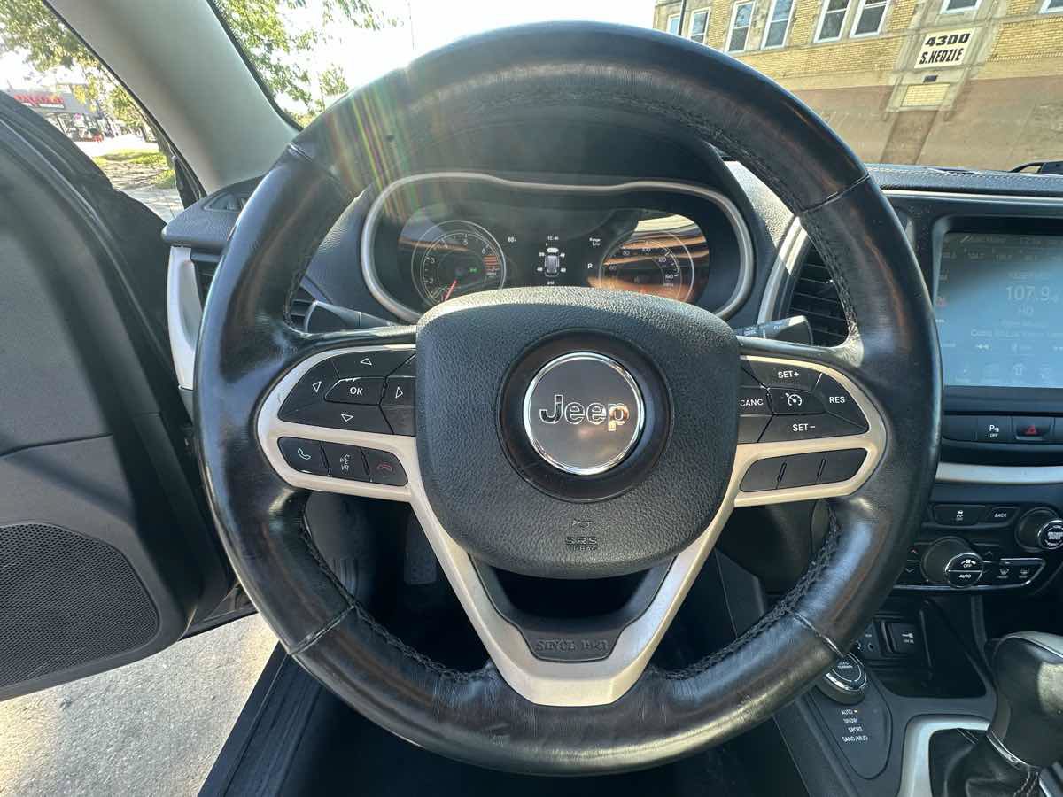 Used 2017 Jeep Cherokee Limited AWD/4WD image 14