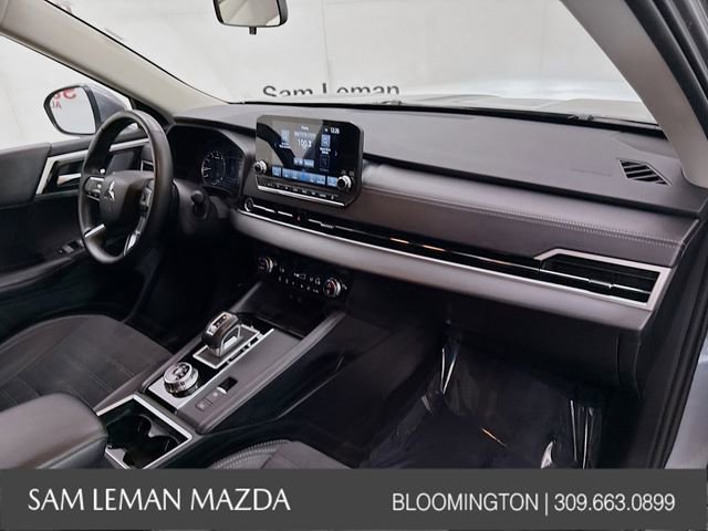 Used 2024 Mitsubishi Outlander SE Black Edition image 29