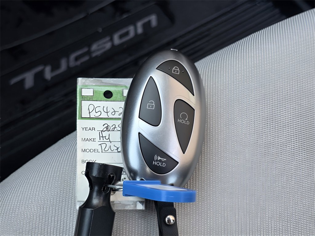 Used 2025 Hyundai Tucson SE image 35