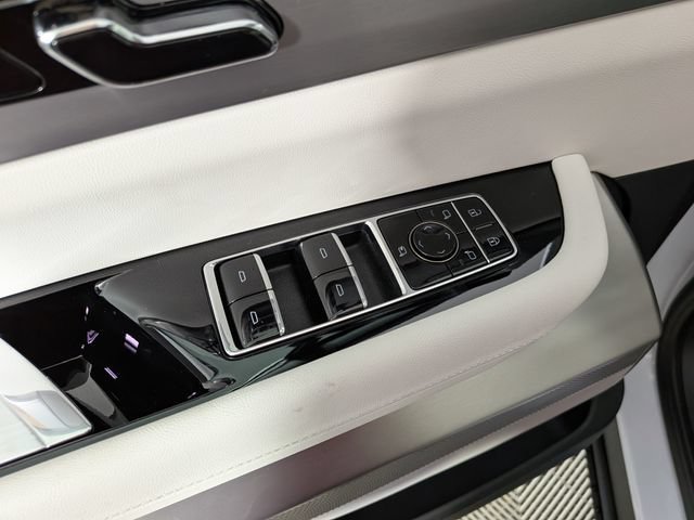 New 2027 Cadillac Vistiq Luxury w/ LPO, Floor Liner Package AWD/4WD image 17