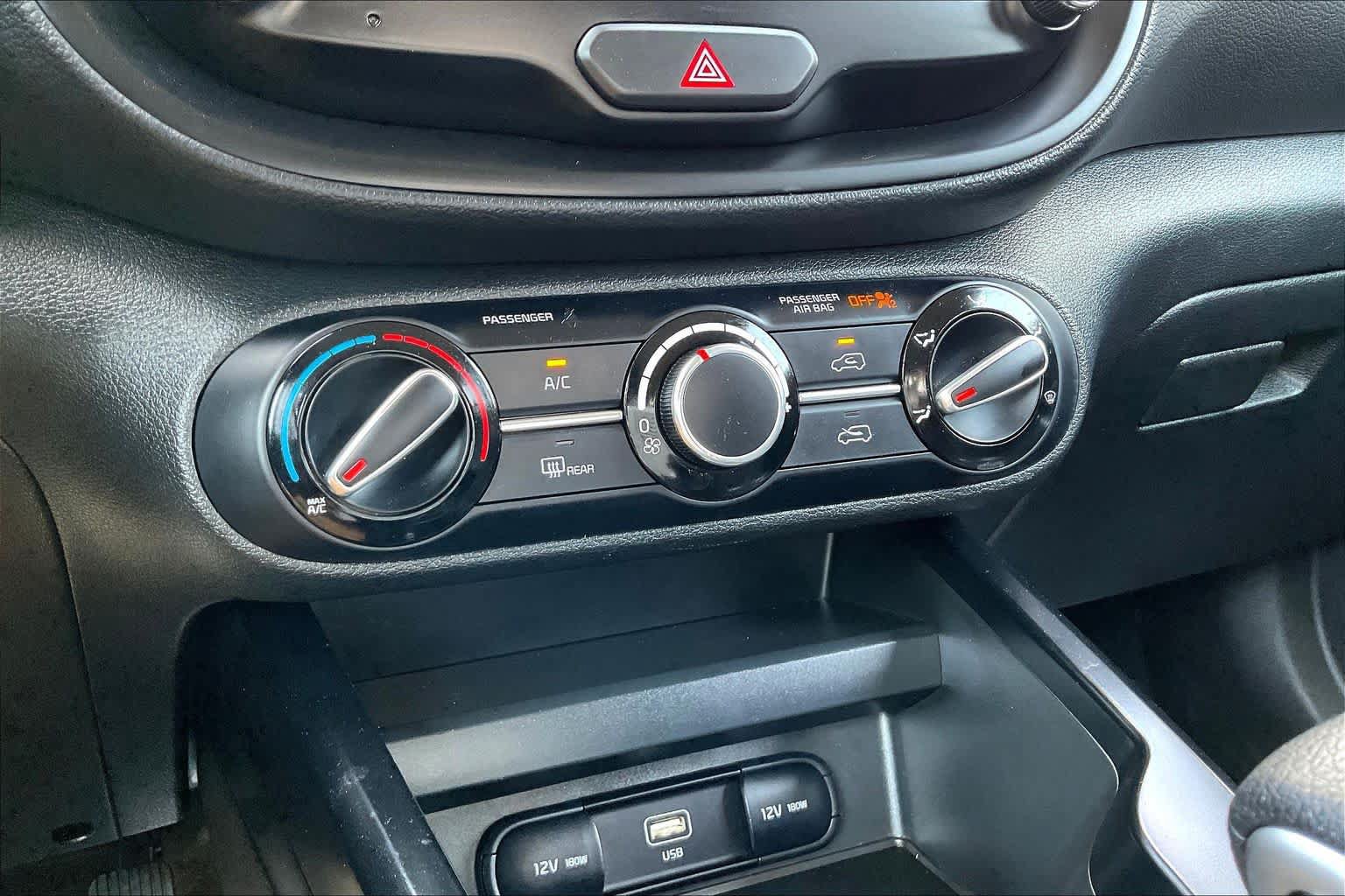 Used 2025 Kia Soul LX w/ LX Technology Package FWD image 32
