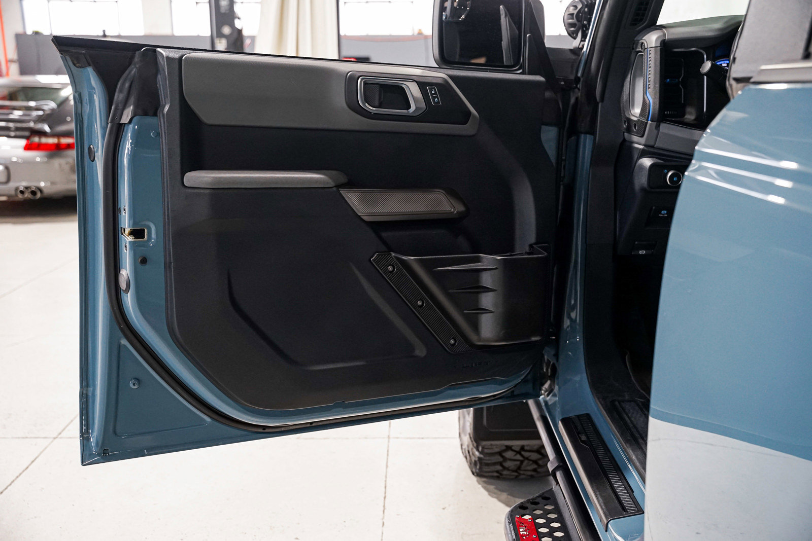 Used 2022 Ford Bronco Black Diamond image 25