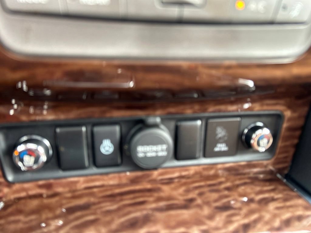 Used 2017 Nissan Armada Platinum w/ Interior Lighting Package AWD/4WD image 15