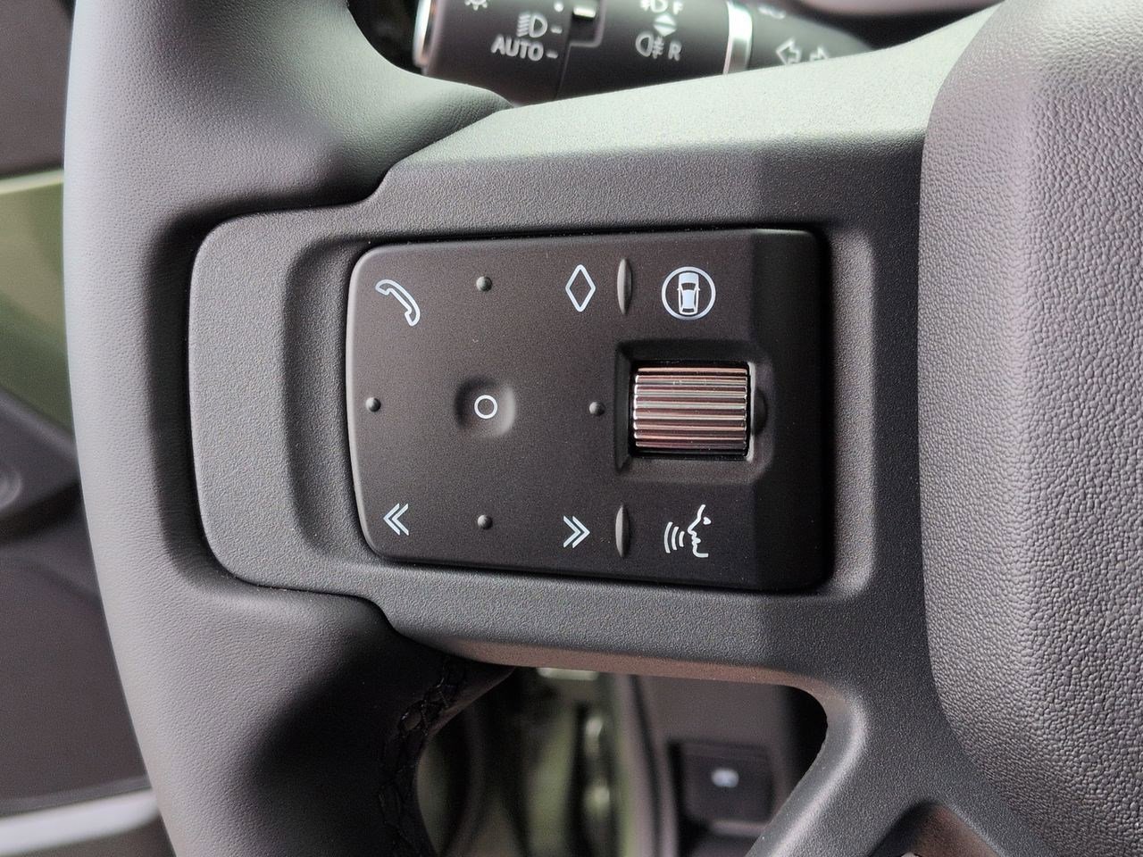 New 2026 Land Rover Defender 110 X-Dynamic SE image 11
