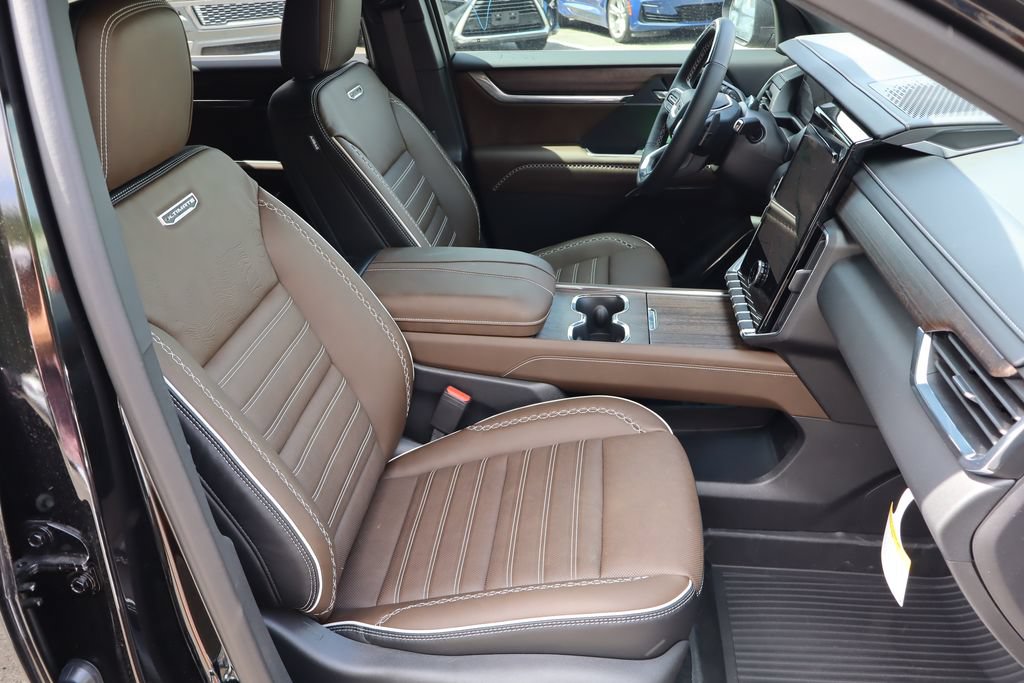 New 2026 GMC Acadia Denali Ultimate w/ LPO, Floor Liner Package AWD/4WD image 29
