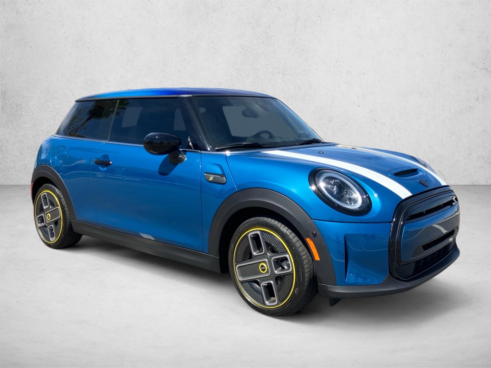 Used 2024 MINI Cooper SE FWD video 3