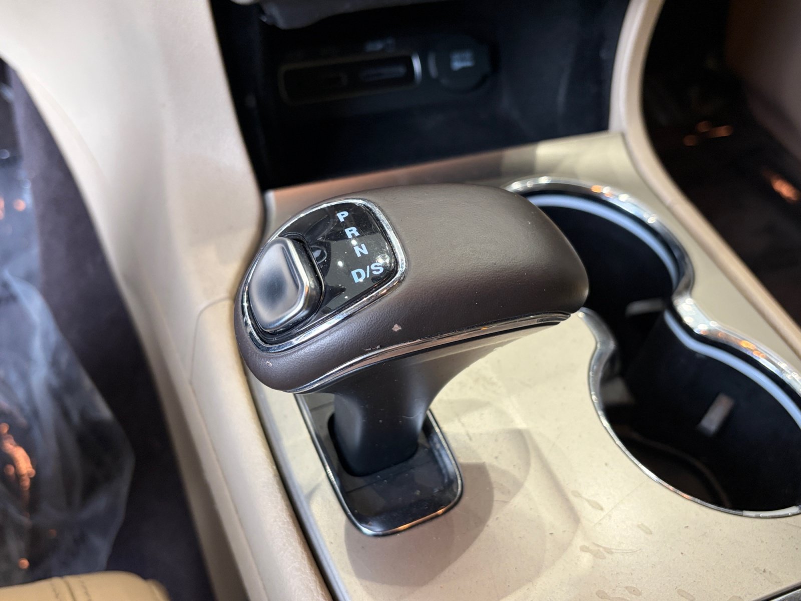 Used 2015 Jeep Grand Cherokee Limited AWD/4WD image 16