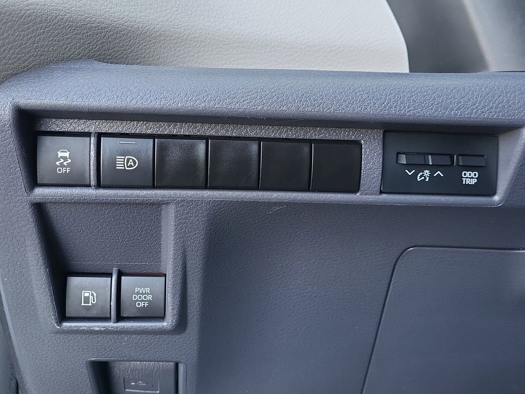 Used 2023 Toyota Sienna LE image 29