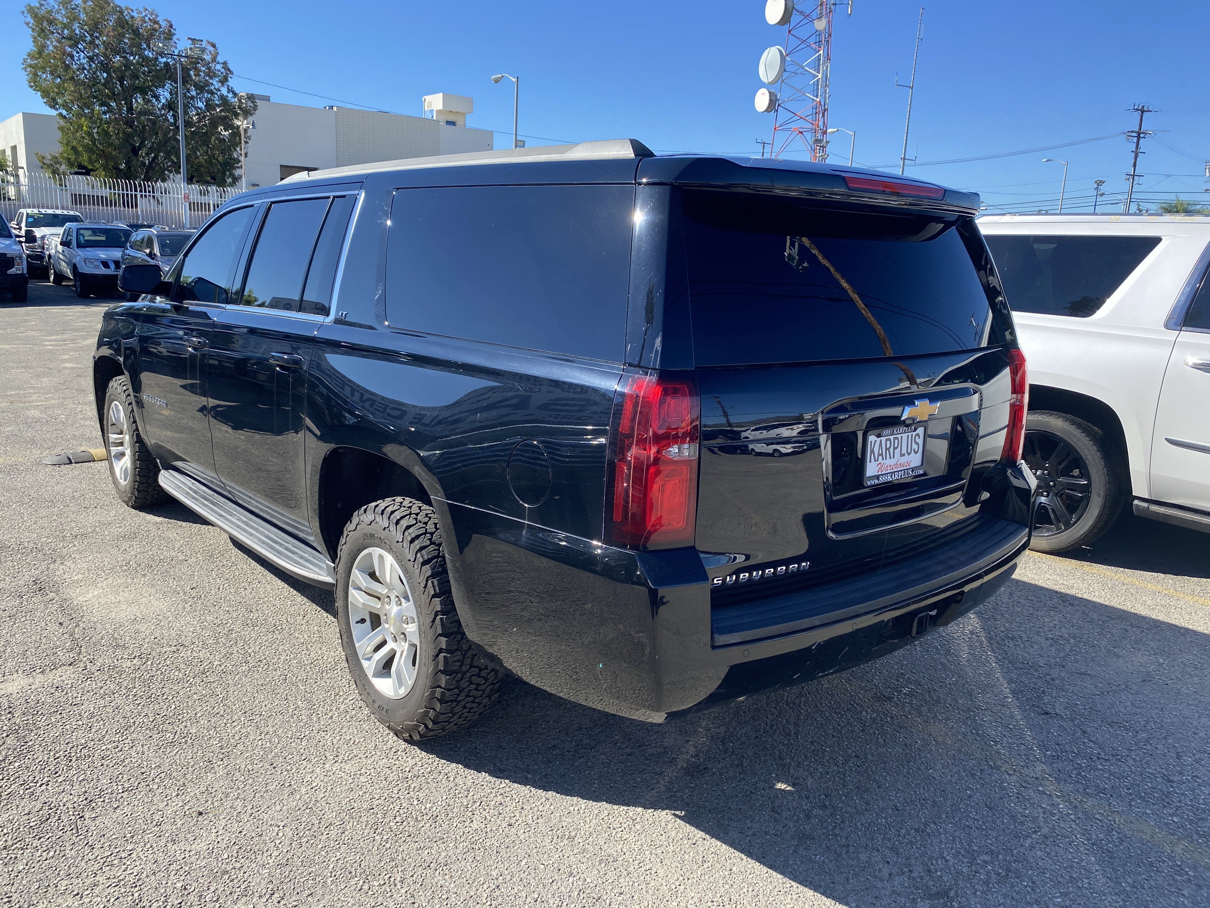 Used 2023 Chevrolet Suburban Premier image 7