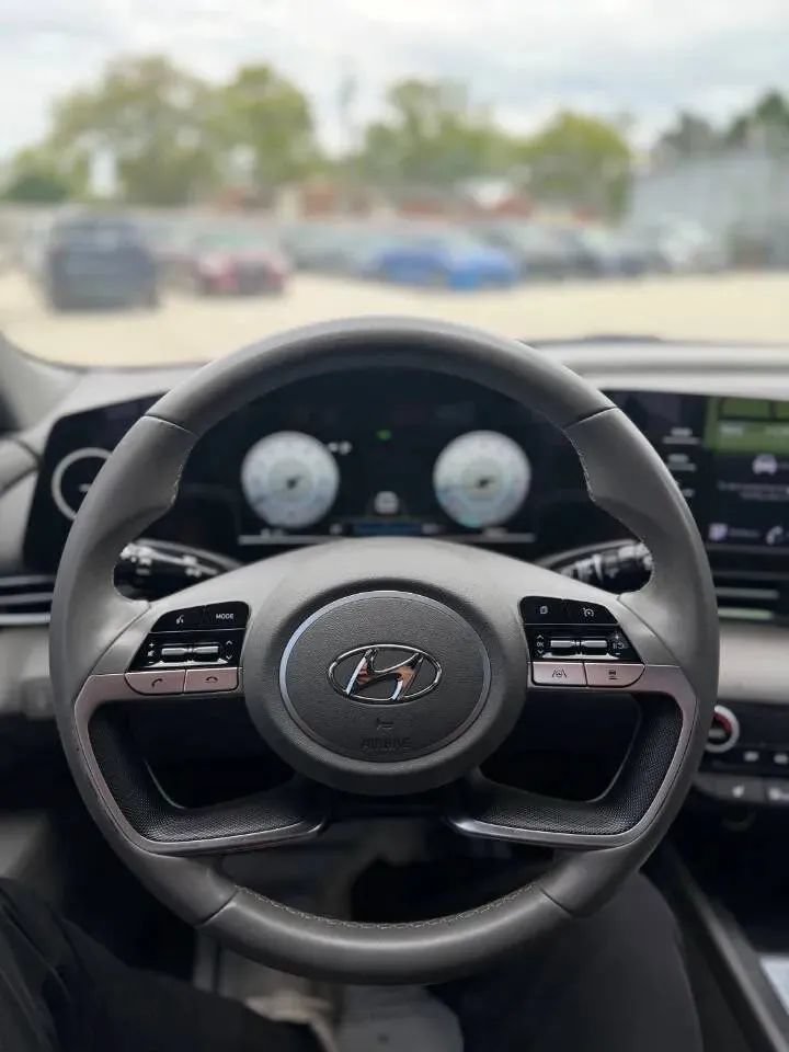 Used 2021 Hyundai Elantra SEL w/ Convenience + Premium Package FWD image 13